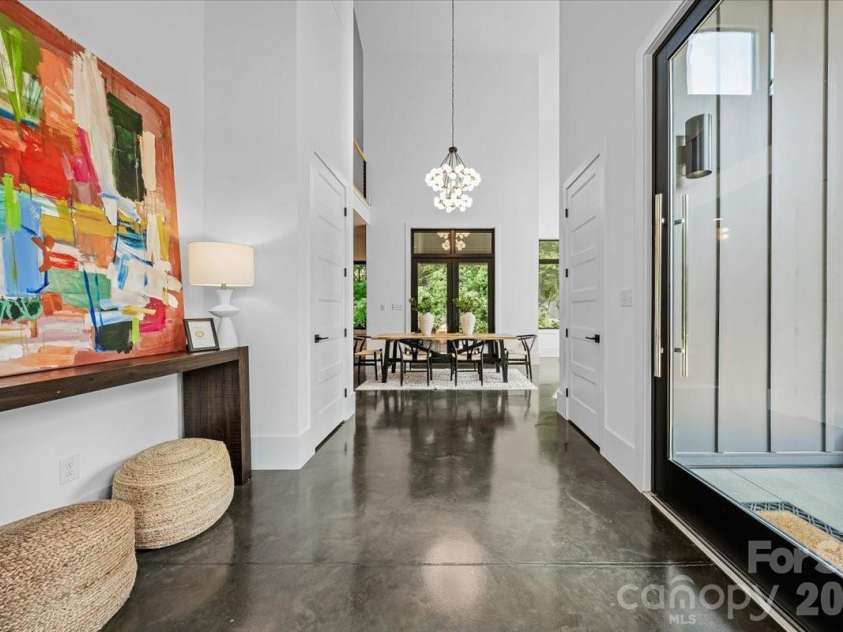 3304 Mar Vista Circle, Charlotte, NC 28209.  MLS# CAR4383686, YatesRealty ID 26245. 
