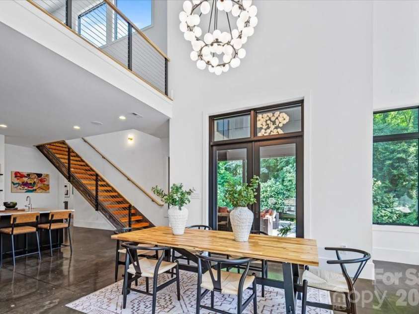 3304 Mar Vista Circle, Charlotte, NC 28209.  MLS# CAR4383686, YatesRealty ID 26245. 