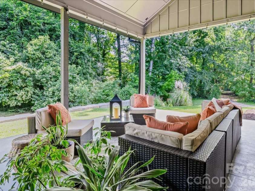 3304 Mar Vista Circle, Charlotte, NC 28209.  MLS# CAR4383686, YatesRealty ID 26245. 
