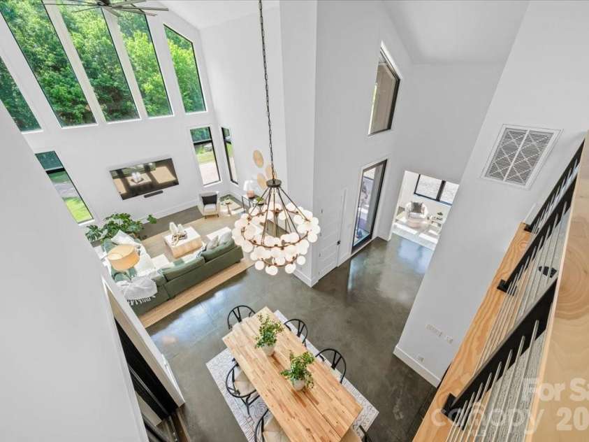 3304 Mar Vista Circle, Charlotte, NC 28209.  MLS# CAR4383686, YatesRealty ID 26245. 
