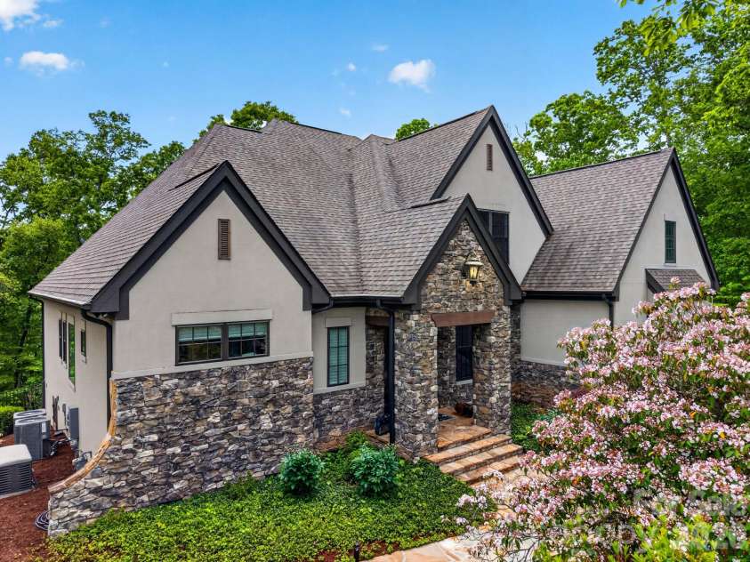 671 Mills River Way, Horse Shoe, NC 28742.  MLS# CAR4373435, YatesRealty ID 26246. 