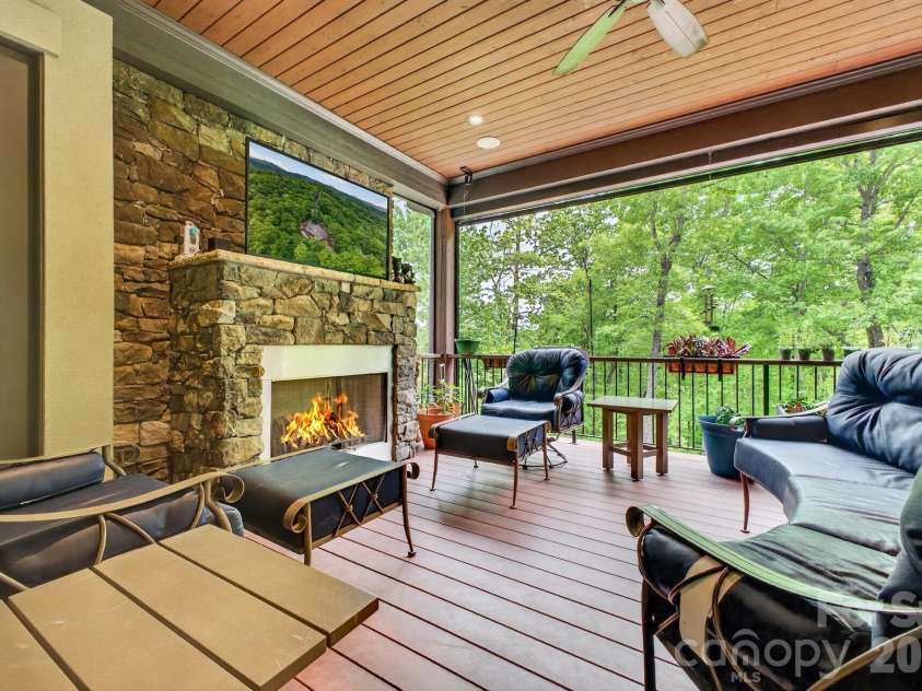 671 Mills River Way, Horse Shoe, NC 28742.  MLS# CAR4373435, YatesRealty ID 26246. 