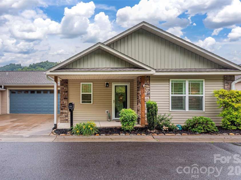 122 February Lane, Waynesville, NC 28785.  MLS# CAR4386086, YatesRealty ID 26247. 