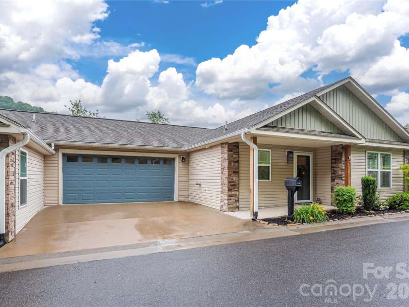 122 February Lane, Waynesville, NC 28785.  MLS# CAR4386086, YatesRealty ID 26247. 