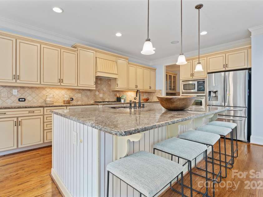 13716 Glen Abbey Drive, Charlotte, NC 28278.  MLS# CAR4265322, YatesRealty ID 26248. 