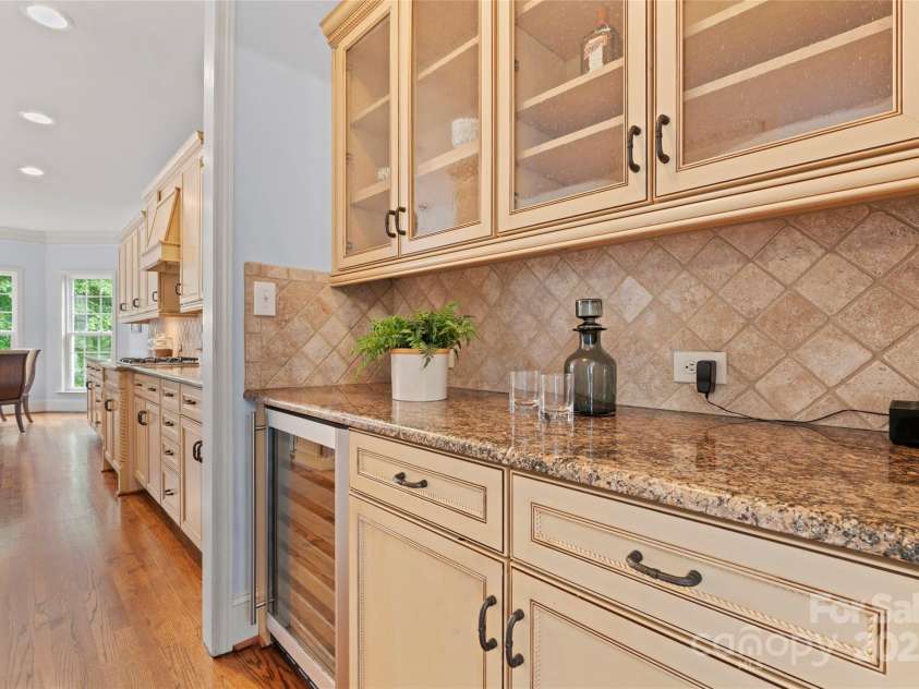 13716 Glen Abbey Drive, Charlotte, NC 28278.  MLS# CAR4265322, YatesRealty ID 26248. 