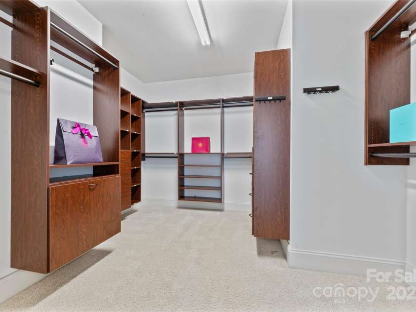 13716 Glen Abbey Drive, Charlotte, NC 28278.  MLS# CAR4265322, YatesRealty ID 26248. 