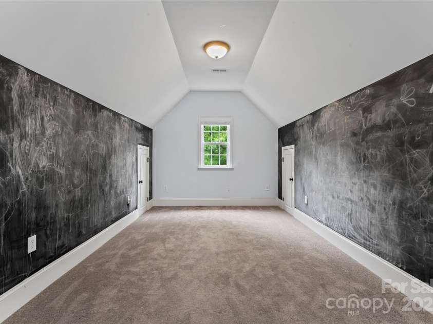 13716 Glen Abbey Drive, Charlotte, NC 28278.  MLS# CAR4265322, YatesRealty ID 26248. 