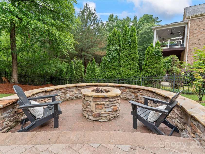 13716 Glen Abbey Drive, Charlotte, NC 28278.  MLS# CAR4265322, YatesRealty ID 26248. 