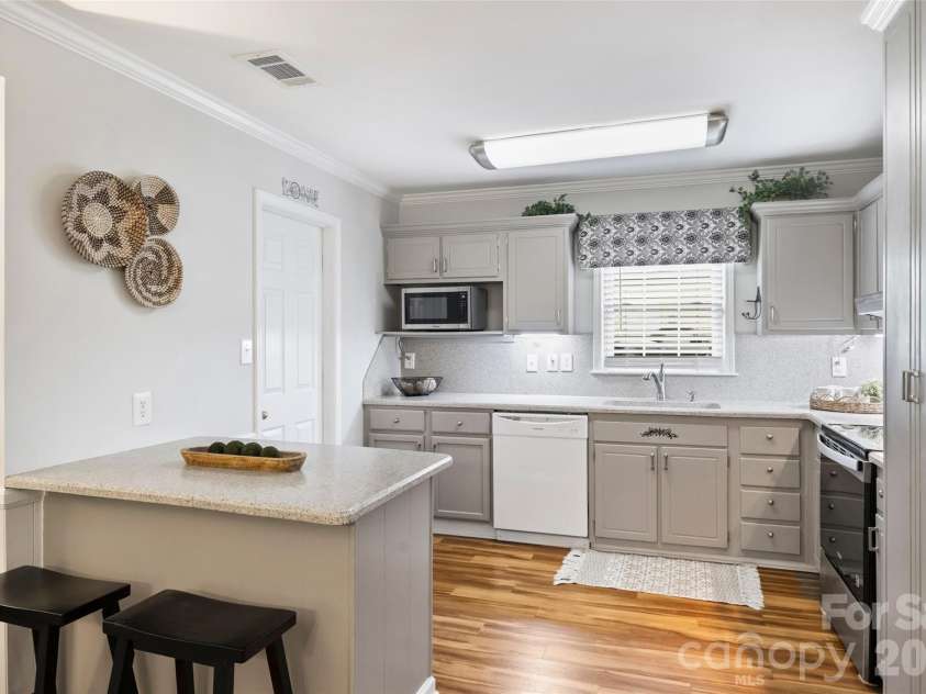 7008 Brookgreen Terrace, Matthews, NC 28104.  MLS# CAR4380563, YatesRealty ID 26248. 