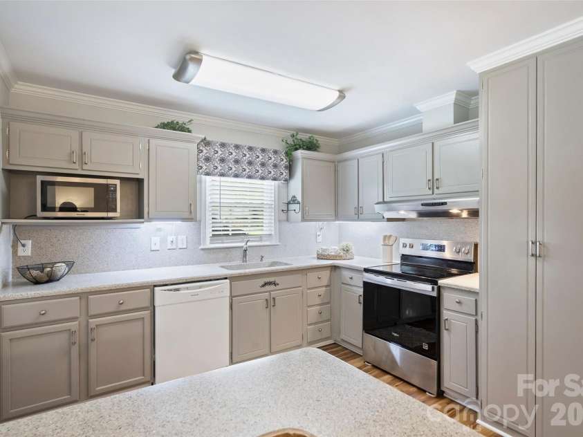 7008 Brookgreen Terrace, Matthews, NC 28104.  MLS# CAR4380563, YatesRealty ID 26248. 