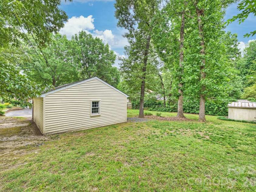 7008 Brookgreen Terrace, Matthews, NC 28104.  MLS# CAR4380563, YatesRealty ID 26248. 