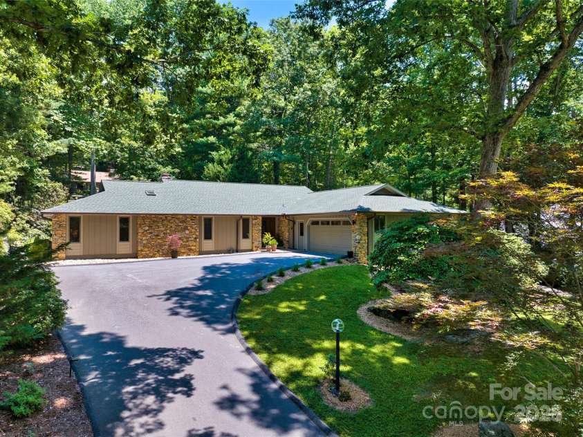 23 Indigo Way, Hendersonville, NC 28739.  MLS# CAR4274424, YatesRealty ID 26249. 