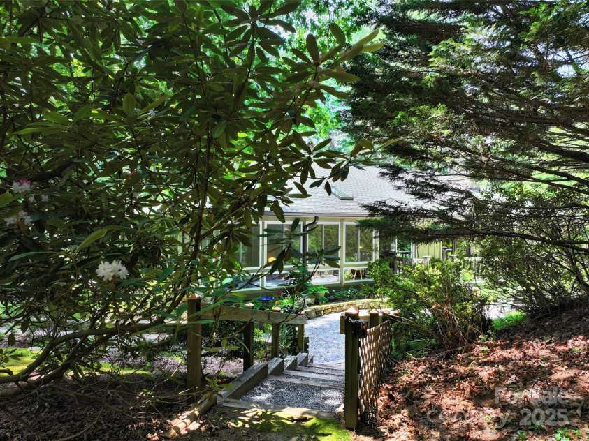 23 Indigo Way, Hendersonville, NC 28739.  MLS# CAR4274424, YatesRealty ID 26249. 