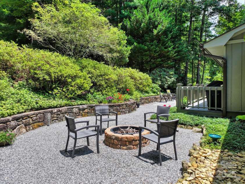 23 Indigo Way, Hendersonville, NC 28739.  MLS# CAR4274424, YatesRealty ID 26249. 