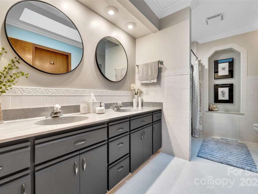 23 Indigo Way, Hendersonville, NC 28739.  MLS# CAR4274424, YatesRealty ID 26249. 