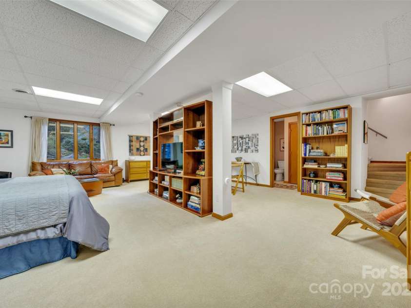 23 Indigo Way, Hendersonville, NC 28739.  MLS# CAR4274424, YatesRealty ID 26249. 