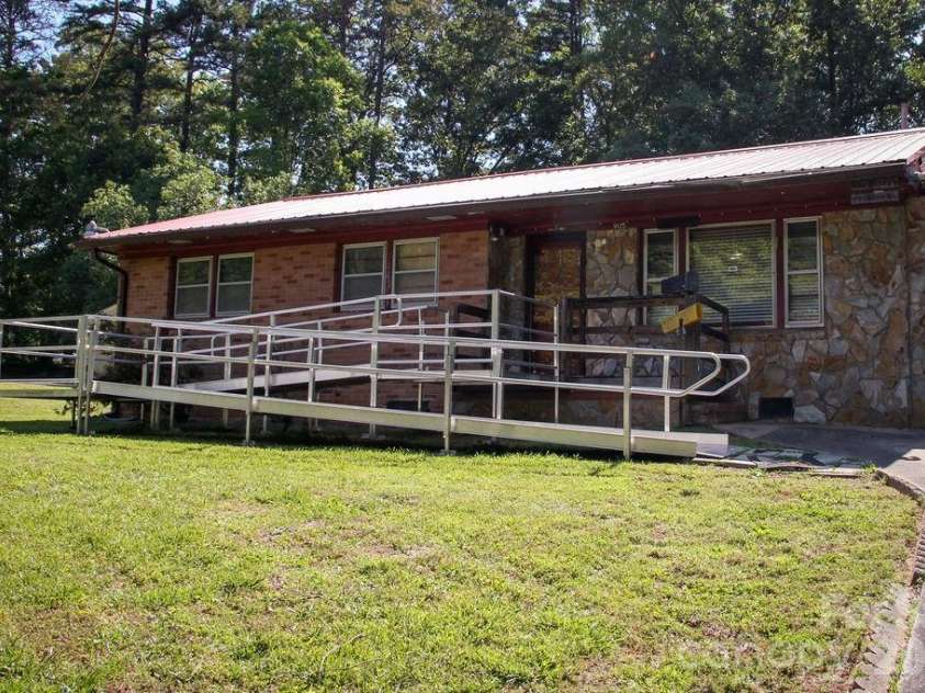 905 10th Street, Bessemer City, NC 28016.  MLS# CAR4384876, YatesRealty ID 26249. 