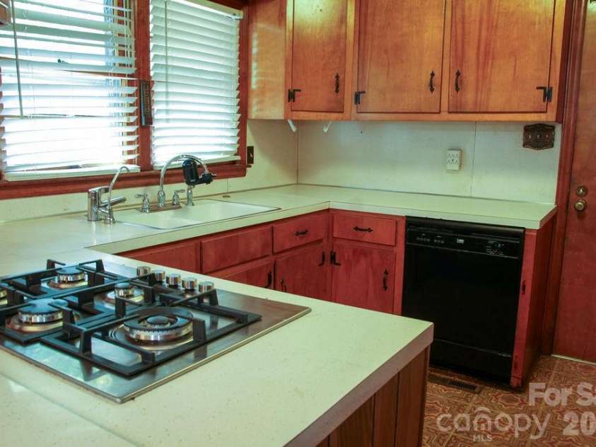 905 10th Street, Bessemer City, NC 28016.  MLS# CAR4384876, YatesRealty ID 26249. 
