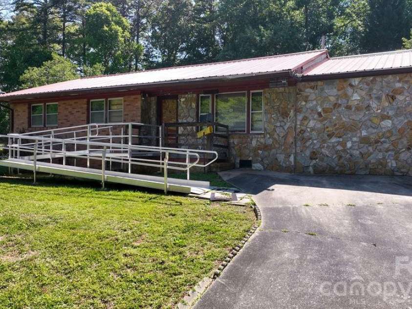 905 10th Street, Bessemer City, NC 28016.  MLS# CAR4384876, YatesRealty ID 26249. 