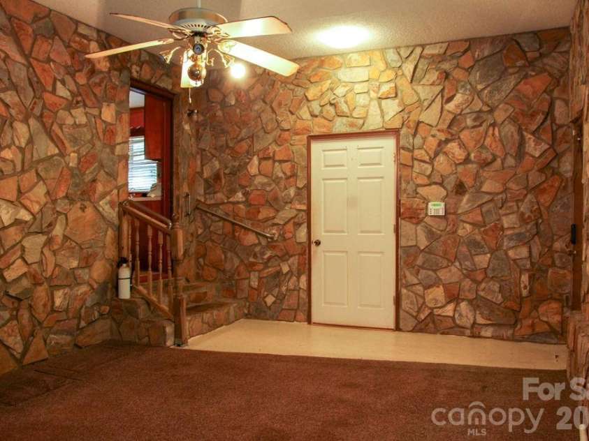 905 10th Street, Bessemer City, NC 28016.  MLS# CAR4384876, YatesRealty ID 26249. 