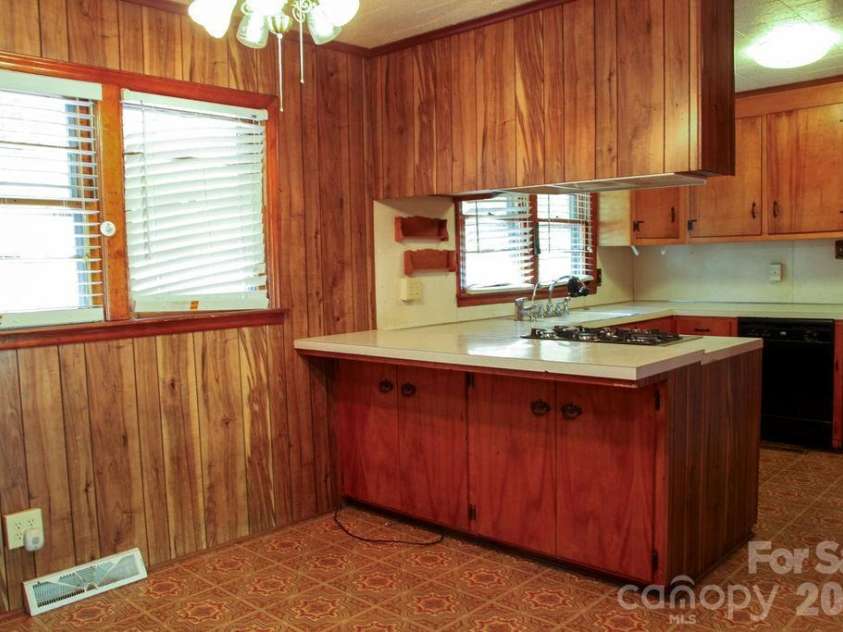 905 10th Street, Bessemer City, NC 28016.  MLS# CAR4384876, YatesRealty ID 26249. Dining Room looking into kitchen
