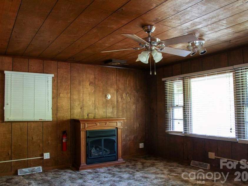 905 10th Street, Bessemer City, NC 28016.  MLS# CAR4384876, YatesRealty ID 26249. Fire Place
