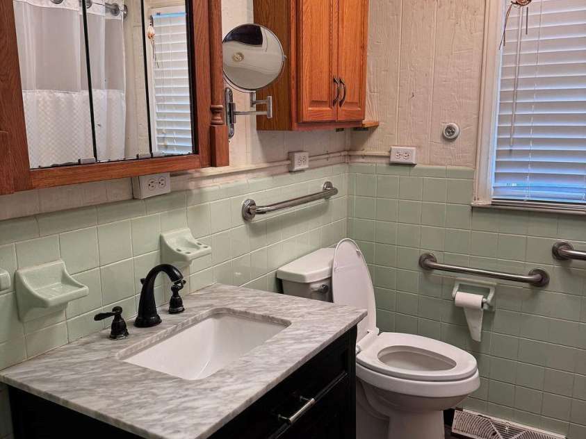 905 10th Street, Bessemer City, NC 28016.  MLS# CAR4384876, YatesRealty ID 26249. Updated Vanity