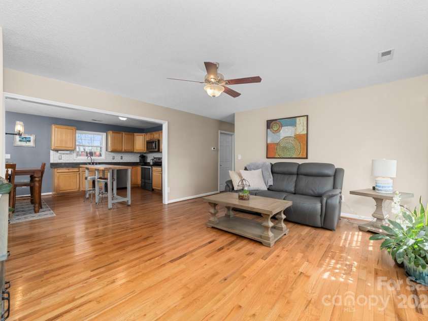 1025 Hunter Valley Road, Shelby, NC 28150.  MLS# CAR4234430, YatesRealty ID 2625. 