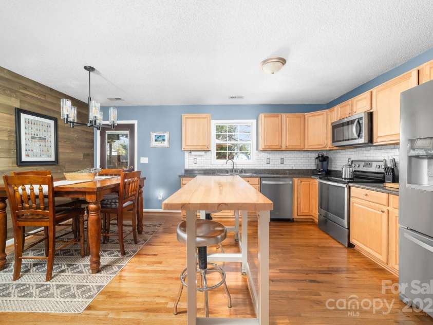 1025 Hunter Valley Road, Shelby, NC 28150.  MLS# CAR4234430, YatesRealty ID 2625. All appliances remain.