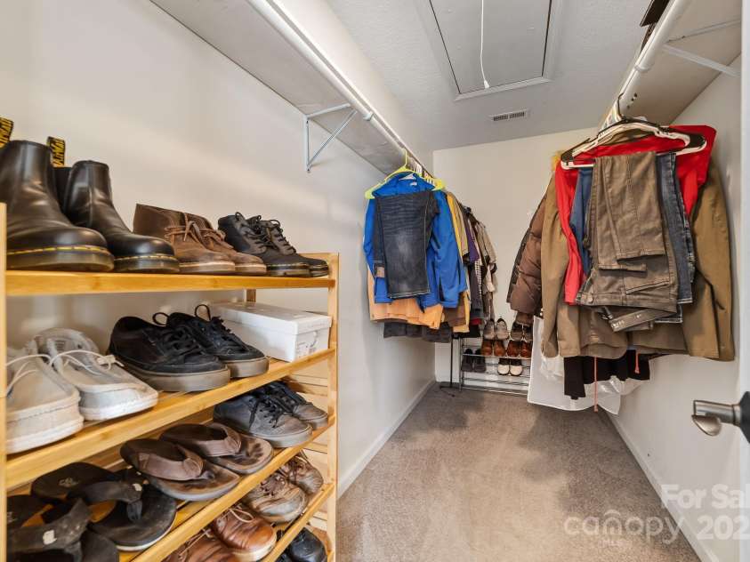 1025 Hunter Valley Road, Shelby, NC 28150.  MLS# CAR4234430, YatesRealty ID 2625. Primary Walk-in closet