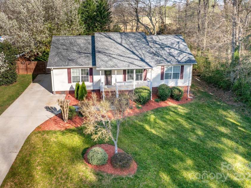 1025 Hunter Valley Road, Shelby, NC 28150.  MLS# CAR4234430, YatesRealty ID 2625. Two lots sold together gives this home a private setting.