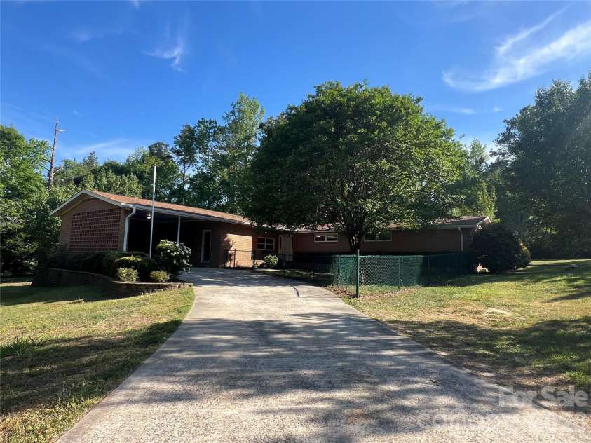 280 Raintree Road, Great Falls, SC 29055.  MLS# CAR4371162, YatesRealty ID 26250. 
