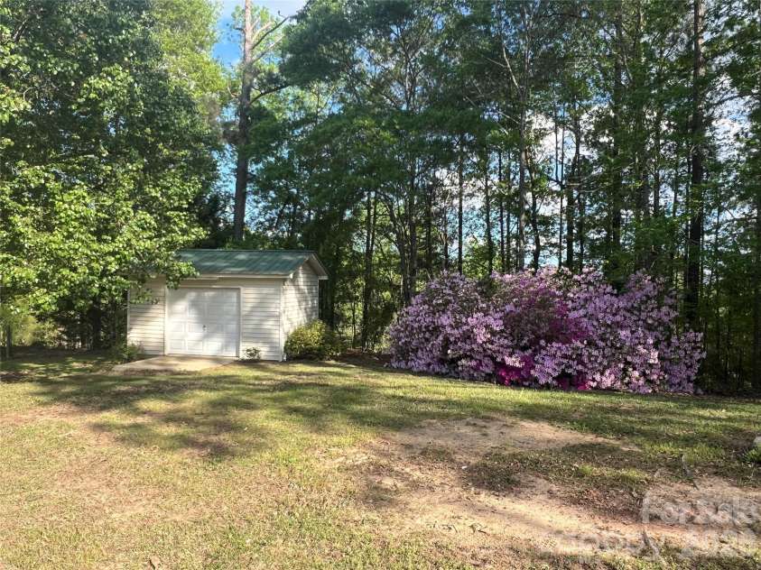 280 Raintree Road, Great Falls, SC 29055.  MLS# CAR4371162, YatesRealty ID 26250. 