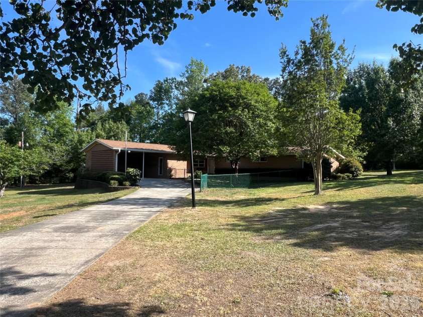 280 Raintree Road, Great Falls, SC 29055.  MLS# CAR4371162, YatesRealty ID 26250. 