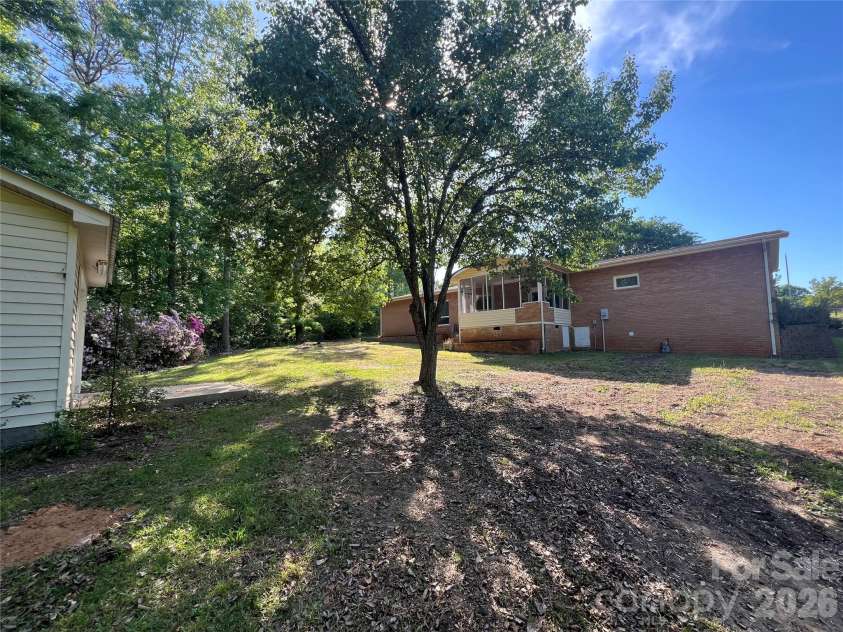280 Raintree Road, Great Falls, SC 29055.  MLS# CAR4371162, YatesRealty ID 26250. 