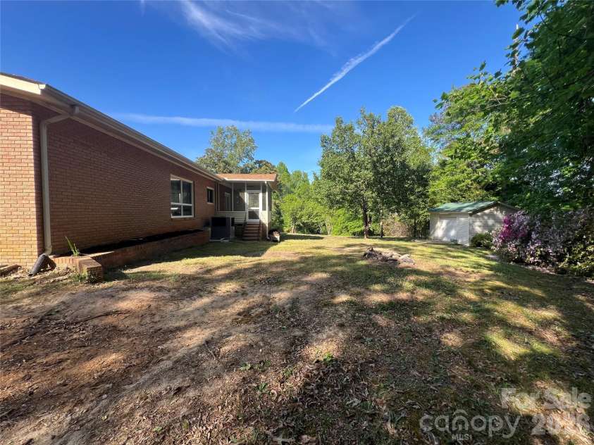 280 Raintree Road, Great Falls, SC 29055.  MLS# CAR4371162, YatesRealty ID 26250. 