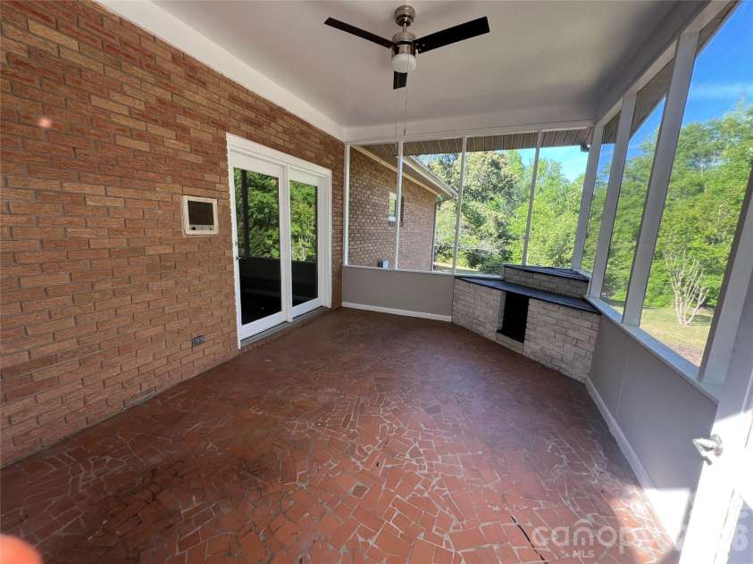 280 Raintree Road, Great Falls, SC 29055.  MLS# CAR4371162, YatesRealty ID 26250. 