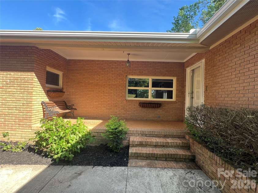 280 Raintree Road, Great Falls, SC 29055.  MLS# CAR4371162, YatesRealty ID 26250. 