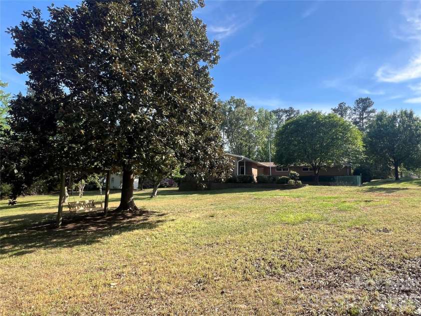 280 Raintree Road, Great Falls, SC 29055.  MLS# CAR4371162, YatesRealty ID 26250. 