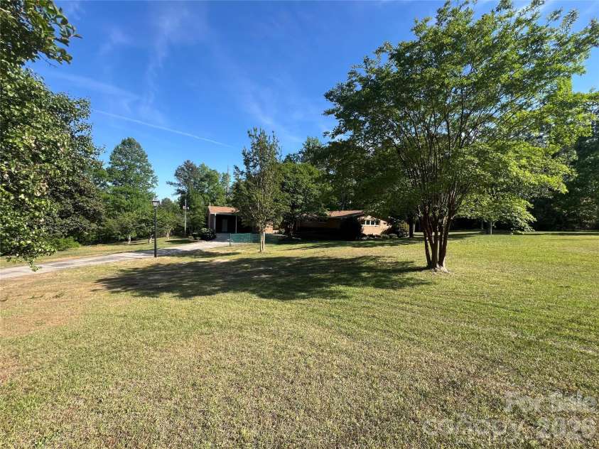 280 Raintree Road, Great Falls, SC 29055.  MLS# CAR4371162, YatesRealty ID 26250. 