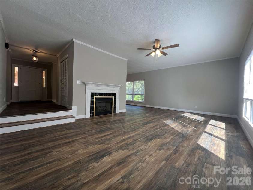 280 Raintree Road, Great Falls, SC 29055.  MLS# CAR4371162, YatesRealty ID 26250. 