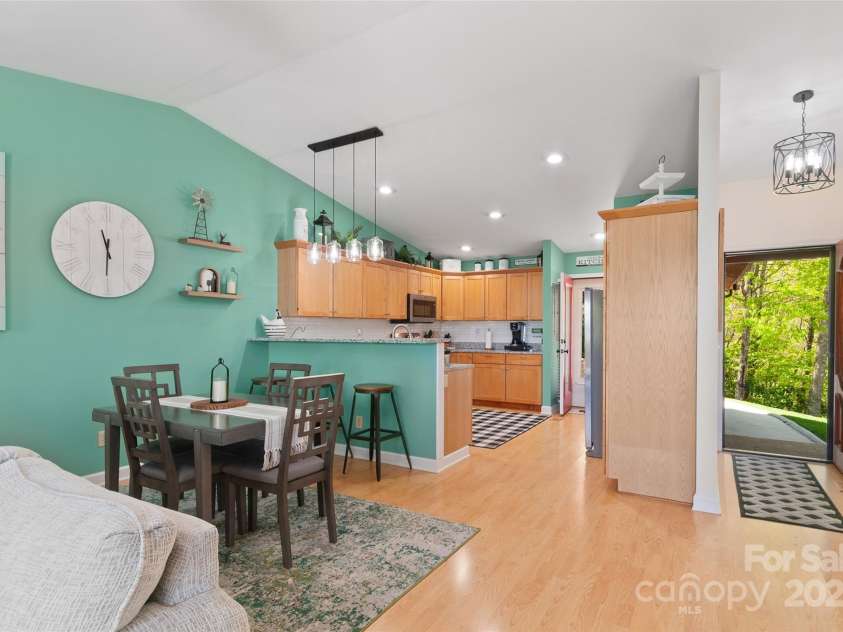 927 Henry Dingus Way, Maggie Valley, NC 28751.  MLS# CAR4252374, YatesRealty ID 26250. Beautiful interior shot