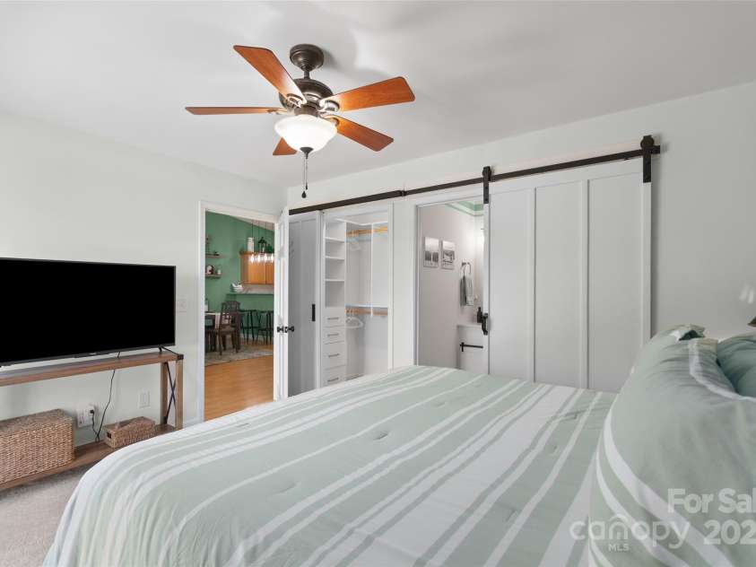 927 Henry Dingus Way, Maggie Valley, NC 28751.  MLS# CAR4252374, YatesRealty ID 26250. Primary bedroom