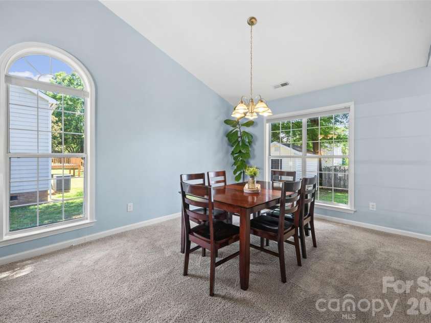 13606 Red Wine Court, Charlotte, NC 28273.  MLS# CAR4378191, YatesRealty ID 26251. Dining area