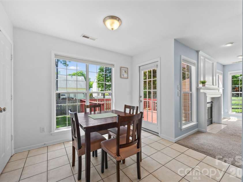 13606 Red Wine Court, Charlotte, NC 28273.  MLS# CAR4378191, YatesRealty ID 26251. Eat in kitchen