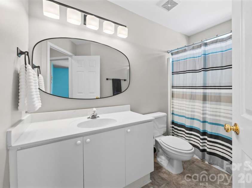 13606 Red Wine Court, Charlotte, NC 28273.  MLS# CAR4378191, YatesRealty ID 26251. Full Bath