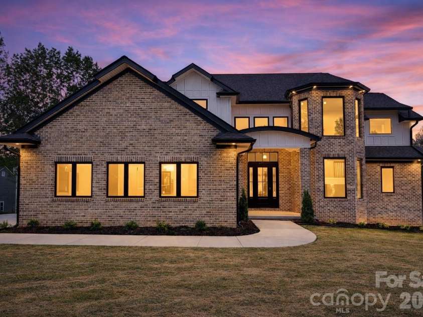 1815 White Fawn Lane, Rock Hill, SC 29730.  MLS# CAR4369323, YatesRealty ID 26254. 