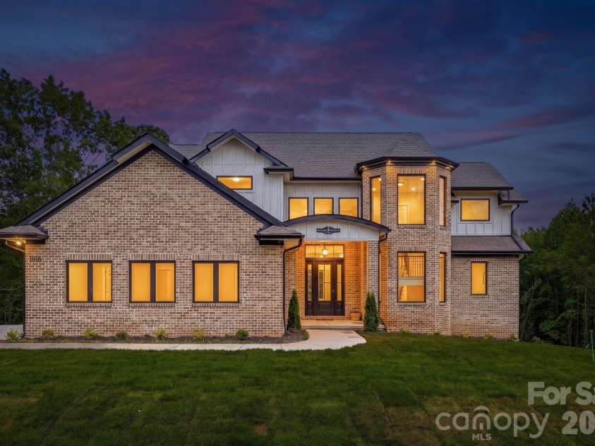 1815 White Fawn Lane, Rock Hill, SC 29730.  MLS# CAR4369323, YatesRealty ID 26254. 