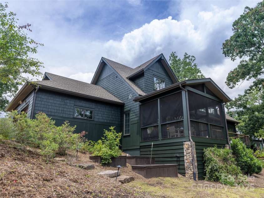 65 Wandering Oaks Way, Asheville, NC 28805.  MLS# CAR4267136, YatesRealty ID 26255. 